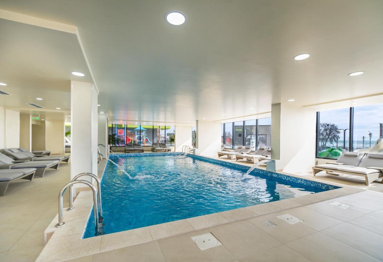 Summer Studio Spa N Pools Beach Resort Năvodari Exteriör bild