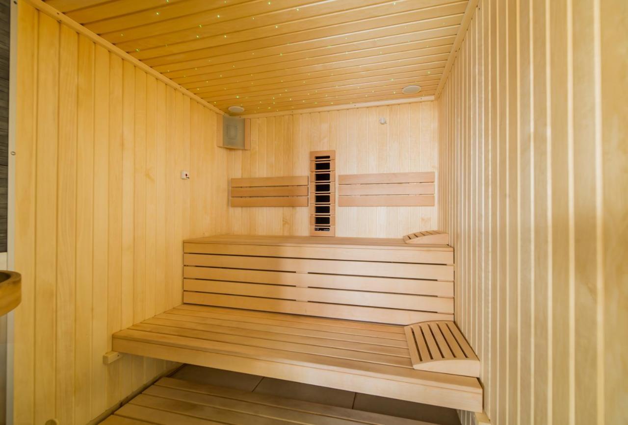Summer Studio Spa N Pools Beach Resort Năvodari Exteriör bild